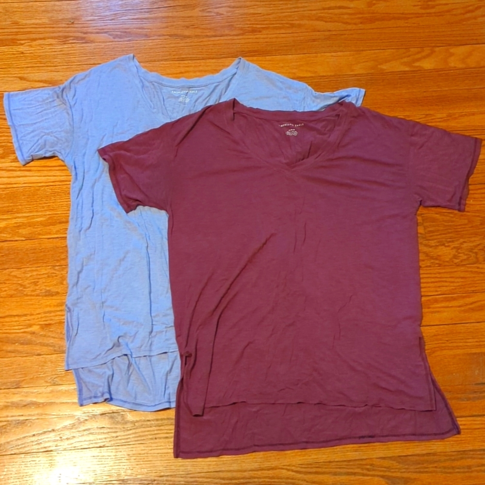 American Eagle Oversized V-neck Split Hi-Lo hem Short Sleeve T-shirts